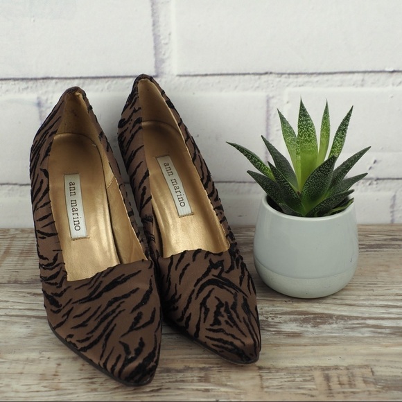 Ann Marino sz 7 zebra pattern satin velvet heels - Picture 3 of 9